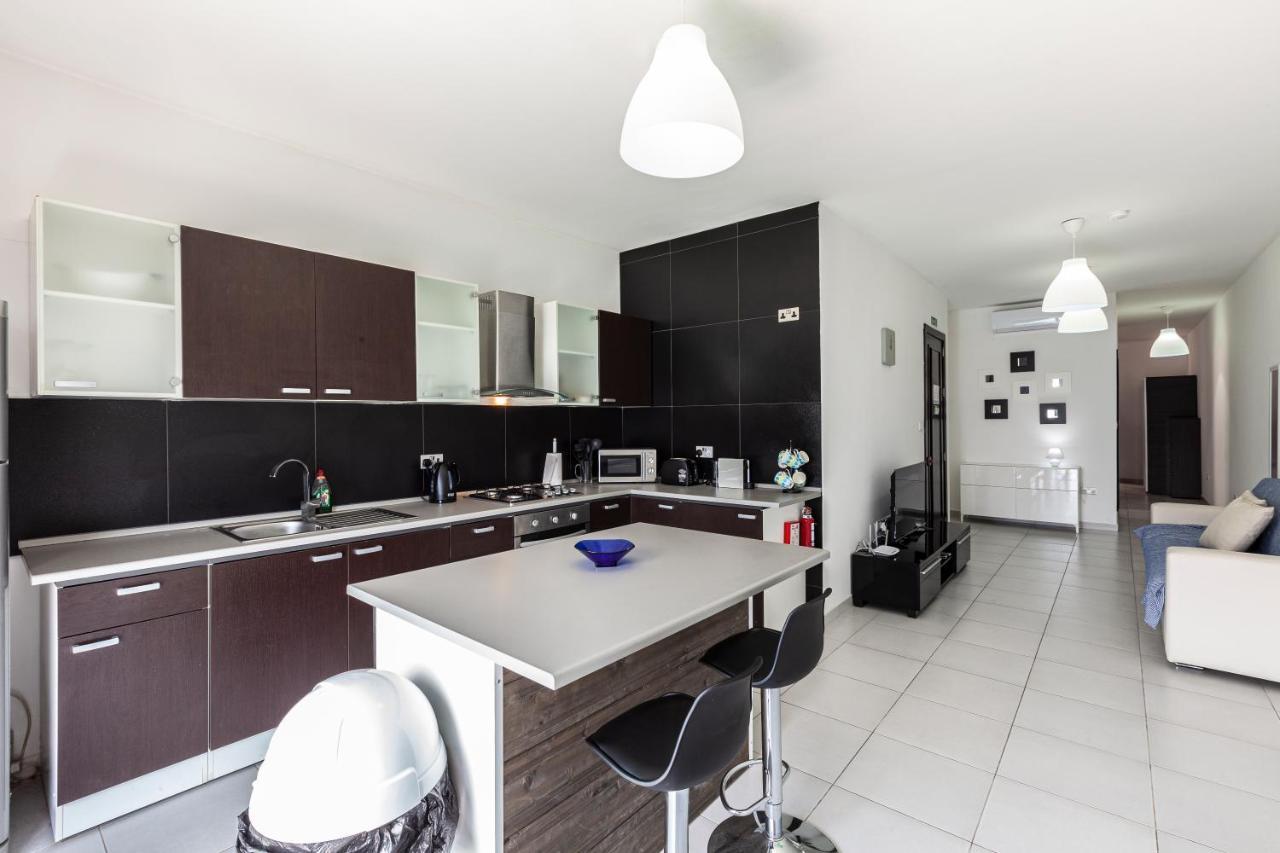 Z4 - Seafront Apartment San Pawl il-Baħar Kültér fotó