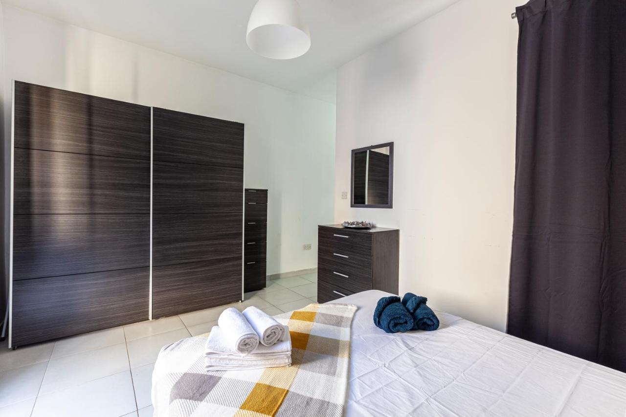 Z4 - Seafront Apartment San Pawl il-Baħar Kültér fotó
